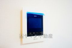 防犯性、セキュリティ対策に安心できるテレビモニター付きインターフォンです。セールスマン対策にもなり安心できます。