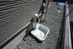 お車の洗車や外壁のお掃除をする際に便利な外水栓。