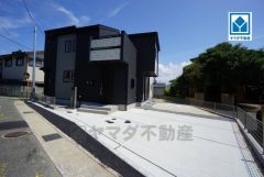 三苫駅徒歩8分、都心へのアクセス良好。スーパーやコンビニなども近く周辺環境充実。快適でゆとりのある生活空間で新生活を始めましょう^^