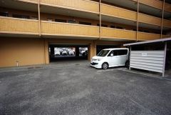 駐車場。月額5000円～11000円（空要確認）