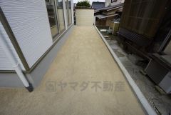 ガーデニングが趣味の方に嬉しい、南向きのお庭付き。