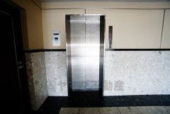 重い荷物を運ぶのにも便利なエレベーター付です。