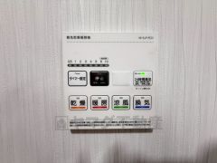 浴室暖房乾燥機付き。天候に左右されず、いつでも好きなときに洗濯物を干せるので、仕事や家事で忙しい方に重宝します。