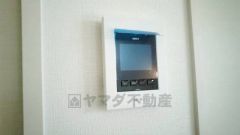 防犯性、セキュリティ対策に安心できるテレビモニター付きインターフォンです。セールスマン対策にもなり安心できます。