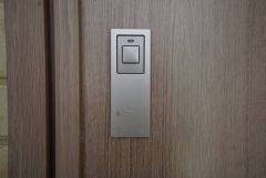 お子様を抱っこしながら簡単に開けられるのが便利なスマートキー。