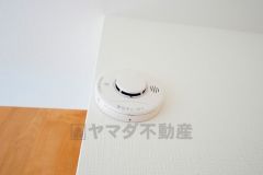 火災発生をいち早く知らせてくれる火災報知器は標準装備です。