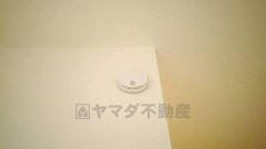火災による煙や熱を感知して、警報音やブザー等で火災の発生を知らせてくれる火災警報器。