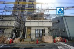 現地（2026年4月8日）撮影。松崎小学校徒歩10分。スーパーやコンビニなども近く周辺環境充実。快適でゆとりのある生活空間で新生活を始めましょう^^