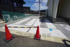 3台まで並列駐車できるので、急な来客時やお子様が成人して車を所有するようになっても安心です。