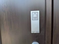 お子様を抱っこしながら簡単に開けられるのが便利なスマートキー。