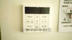 キッチン横からボタンひとつで操作が楽々。