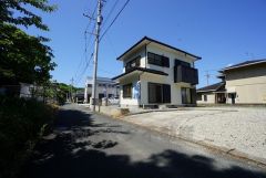 住人以外の車の進入も少なく、小さなお子様を持つご家庭にも安心です。落ち着いた住宅地内で快適な生活を実現してみませんか。