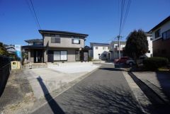 駐車スペースはゆとりある2台分を確保。マイカー用に、お客さま用に、余裕を持ってご利用いただけます。