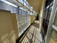 南側に面した大型のバルコニーは日当たり良好です。お洗濯物も気持ちよく干せそうです。日光浴をしたり、星を眺めたりも良いですね^^