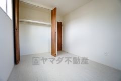 2面採光を確保した明るい室内は、風通しも良く、大変居心地の良い空間となっております。爽やかな風を感じて起きる朝は、快適生活の始まりに。