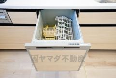 炊事時間を大幅に短縮できる食器洗浄乾燥機付き＾＾食器を洗う手間が減るので家族とのコミュニケーションの時間や自分の時間が増えますね。