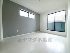 ご夫婦お二人のプライベートシーンを演出する寝室は、大容量のウォークインクローゼット付き。