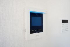 防犯性、セキュリティ対策に安心できるテレビモニター付きインターフォンです。セールスマン対策にもなり安心できます。