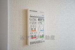 雨の日の洗濯も安心できる浴室暖房乾燥機付き浴室。リモコンで操作もボタン1つで簡単。
