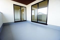 広々としたバルコニー。 天気のいい日にはお布団もまとめて干せそうですね＾＾ 陽当たり、風通し良好です＾＾