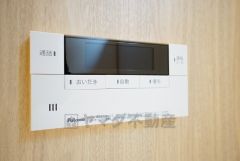 湯量・湯温の設定、そして保温までワンタッチのフルオートバス。便利な追い炊き機能付きです。