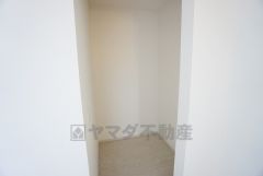 収納力豊富なウォークインクローゼット。洋服や小物などを1箇所にまとめて美しい収納を実現します。