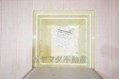 キッチンにある床下収納は、居住スペースを減らさずに買い置きの調味料や非常食などを保管することができます。