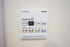 浴室暖房乾燥機付き＾＾梅雨の時期や花粉、PM2.5が酷いときなどの洗濯を干すのに重宝しそうですね＾＾