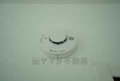 火災発生をいち早く知らせてくれる火災報知器は標準装備です。