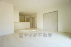 家族が集まる開放的なリビング。思い思いの時間を過ごしたり、家族みんなで食事をしたり、素敵な団らんの場になりますね＾＾