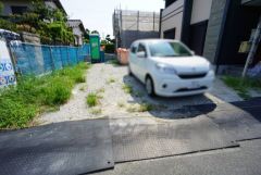 駐車スペースはゆとりある3台分を確保。マイカー用に、お客さま用に、余裕を持ってご利用いただけます。