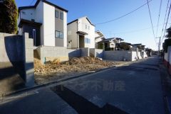 大型車の通行が少なく、騒音や振動が少ないので静かで快適な生活を送れます。