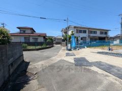 現地（2025年6月5日）撮影。住人以外の車の進入も少なく、小さなお子様を持つご家庭にも安心です。落ち着いた住宅地内で快適な生活を実現してみませんか。