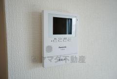 防犯性、セキュリティ対策に安心できるテレビモニター付きインターフォンです。セールスマン対策にもなり安心できます。