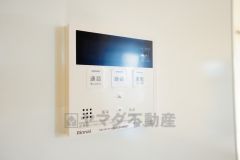 キッチン横からボタンひとつで操作が楽々。