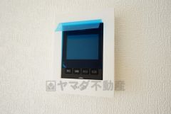 防犯性、セキュリティ対策に安心できるテレビモニター付きインターフォンです。セールスマン対策にもなり安心できます。