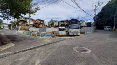 現地（2025年9月25日）撮影。住人以外の車の進入も少なく、小さなお子様を持つご家庭にも安心です。