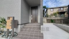 家の顔となる玄関扉がかっこいいと、たくさんの人を招き入れたくなりますね＾＾