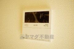 キッチン横からお湯張り、追い炊き、足し湯がボタン一つで楽々操作できる給湯機リモコンです。