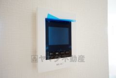 防犯性、セキュリティ対策に安心できるテレビモニター付きインターフォンです。セールスマン対策にもなり安心できます。