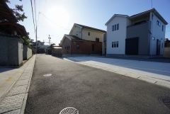 住人以外の車の進入も少なく、小さなお子様を持つご家庭にも安心です。