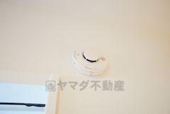 火災発生をいち早く知らせてくれる火災報知器は標準装備です。