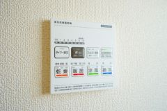 雨の日の洗濯も安心できる浴室暖房乾燥機付き浴室。リモコンで操作もボタン1つで簡単。