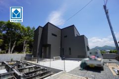 敷地広々81坪＾＾高台の立地で、眺望良好。スタイリッシュな外観で来客の時が待ち遠しくなりますね。お気に入りの家具とインテリアで素敵な部屋を作りましょう＾＾