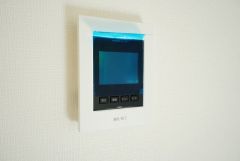 防犯性、セキュリティ対策に安心できるテレビモニター付きインターフォンです。セールスマン対策にもなり安心できます。