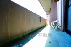 陽当たりの良いバルコニーです。お洗濯やお布団干しはもちろん、日光浴スペースにも。