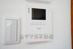 防犯性、セキュリティ対策に安心できるテレビモニター付きインターフォンです。セールスマン対策にもなり安心できます。