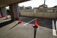 来客時の駐車場として敷地内に駐車場を完備しています。遠くに駐車しなくて済むのはうれしいですね。