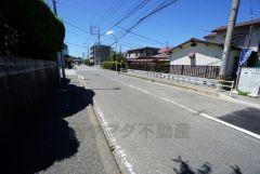 住人以外の車の進入も少なく、小さなお子様を持つご家庭にも安心です。