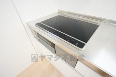 複数の調理を一度に行うことができる3口コンロ。効率よくお料理が出来ます。毎日のお料理も楽しくなりますね＾＾